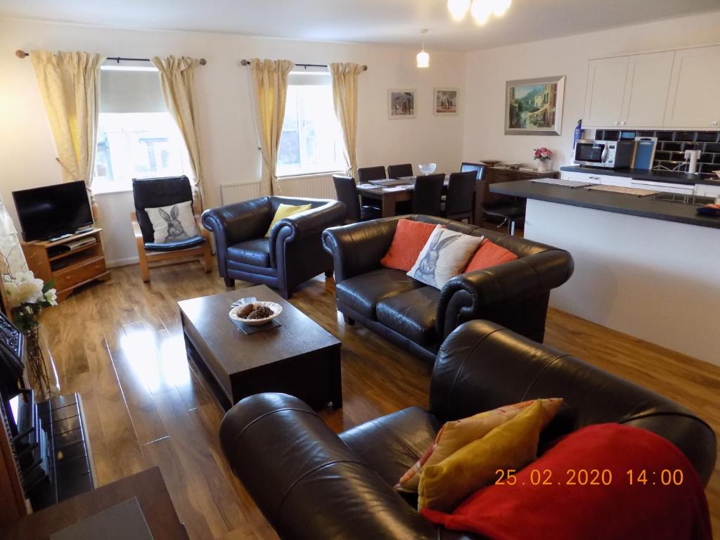Oakdene Apartments room 1