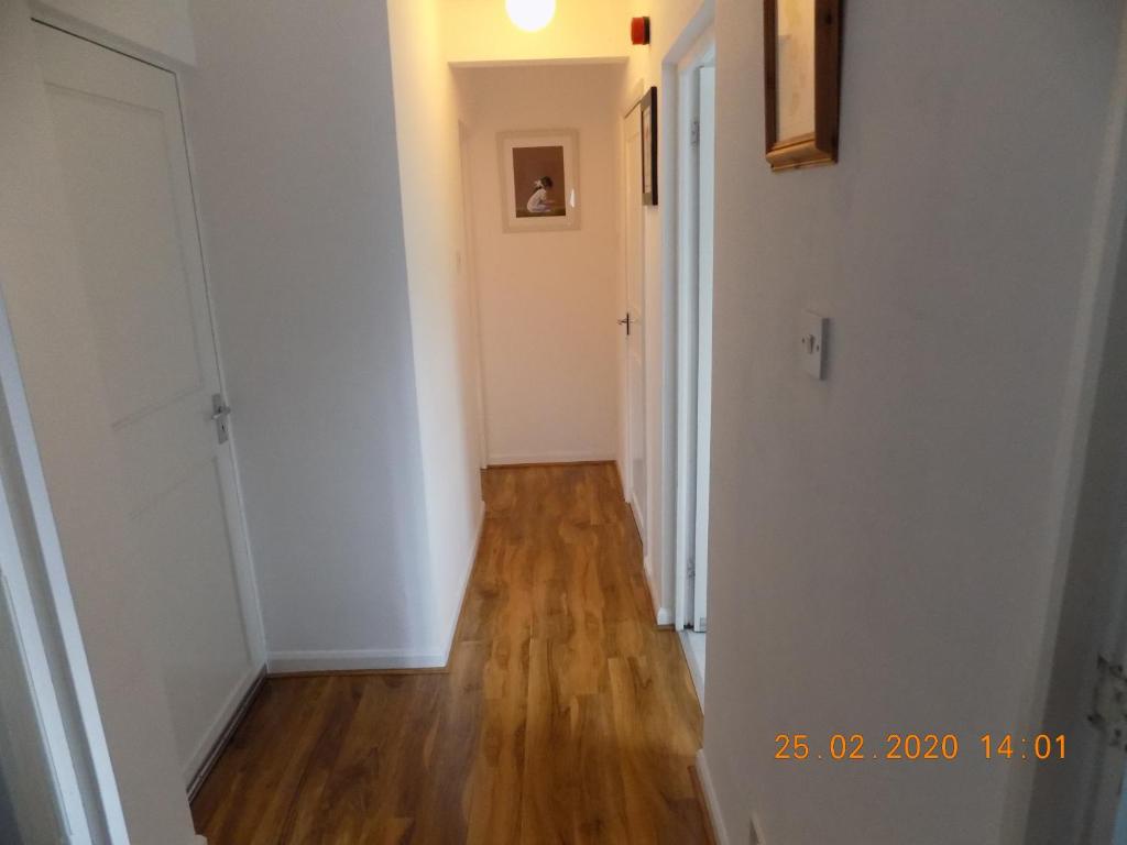 Oakdene Apartments room 3