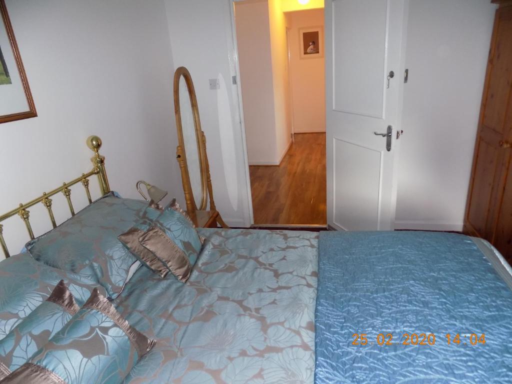 Oakdene Apartments room 4